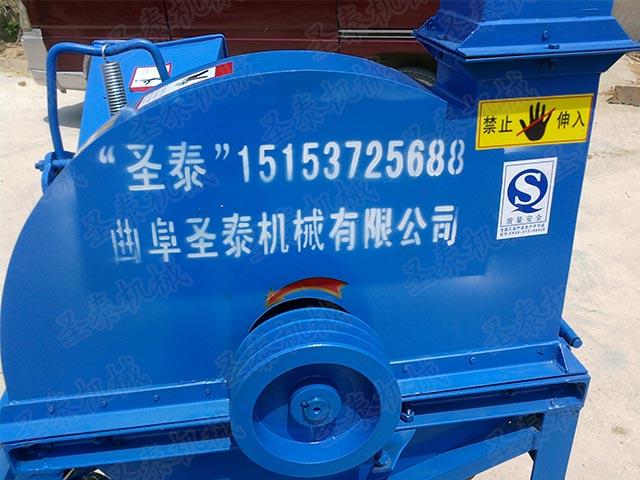 秸秆经秸秆青贮铡草机切断、粉碎后，加大了反刍动物瘤胃内微生物与草的接触面积，有利于降解发酵